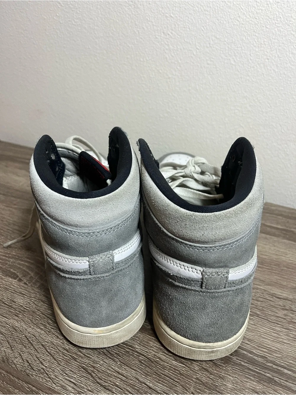 Nike Men’s Suede Gray and White Hi-Top Sneakers 🌵10.5